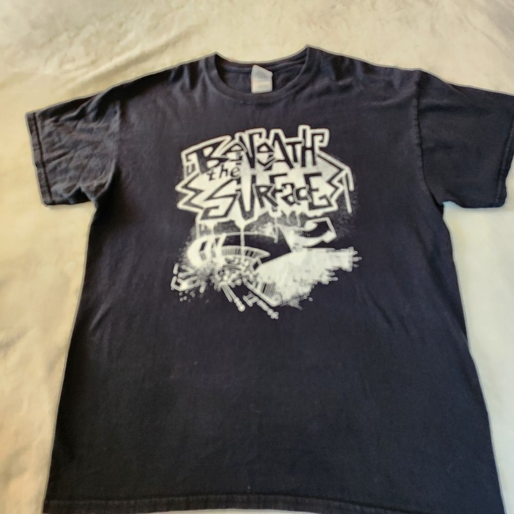 Gildan Shiny Tag Beneath The Surface Black Tshirt With Graphic Size Large